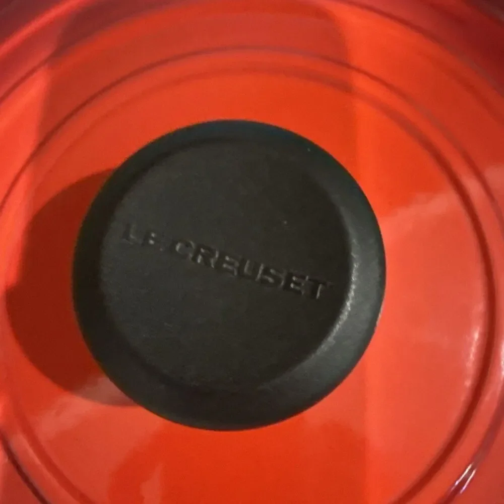 Le Creuset Dutch Oven ORANGE/RED #26 5.5 Qt  11.5